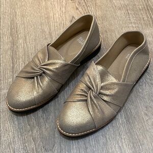 EILEEN FISHER • SZ. 7.5 women